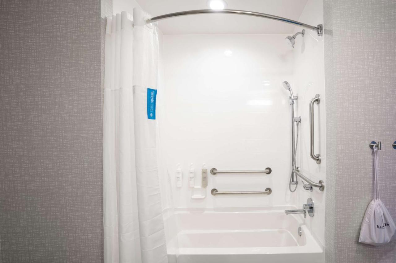 Hampton Inn By Hilton Huntley Chicago Екстериор снимка